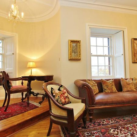 Elegant 3-Bedroom Ramsay Garden Apartment In Edinburgh City Centre Bagian luar foto