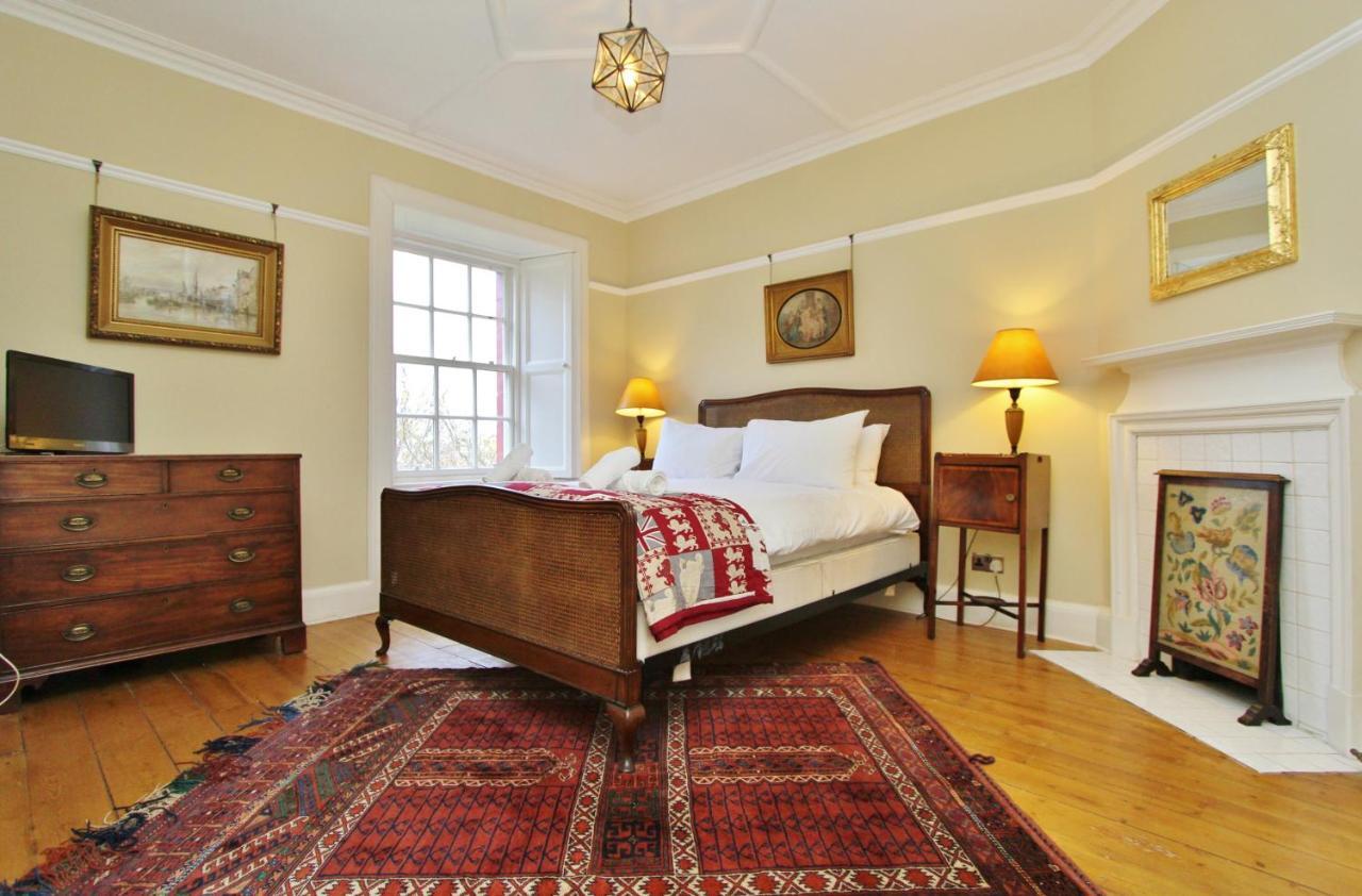 Elegant 3-Bedroom Ramsay Garden Apartment In Edinburgh City Centre Bagian luar foto
