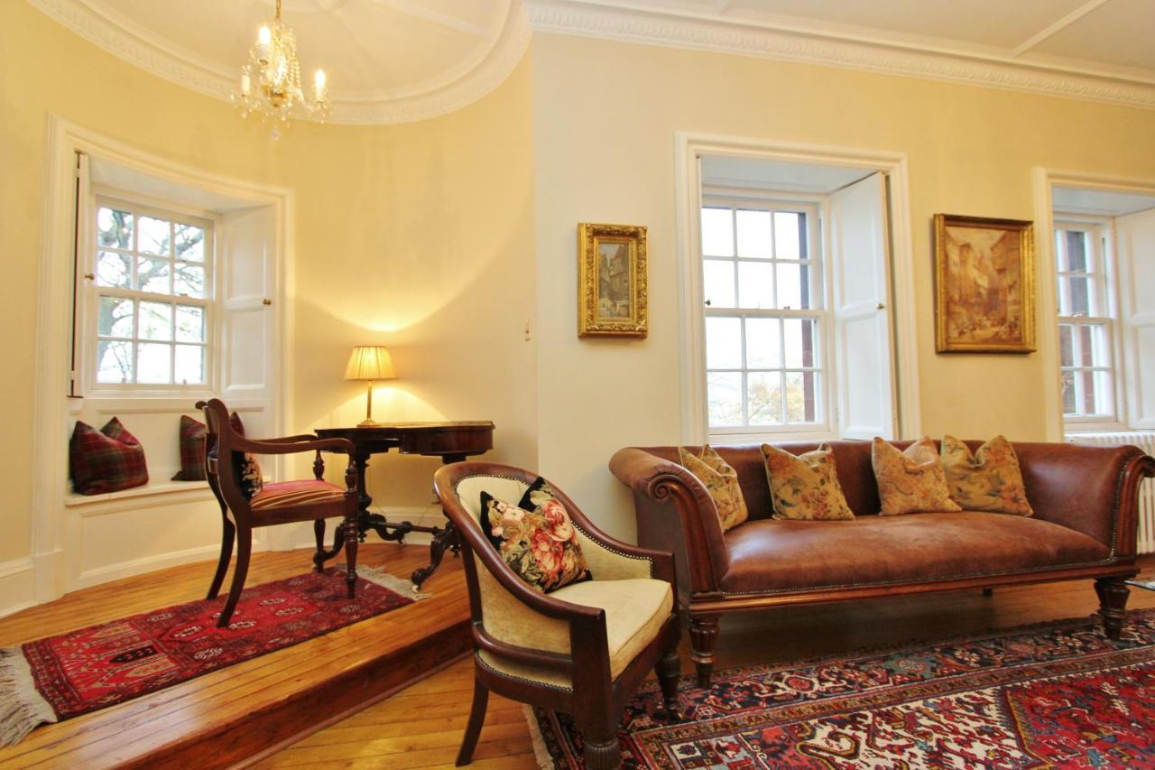 Elegant 3-Bedroom Ramsay Garden Apartment In Edinburgh City Centre Bagian luar foto