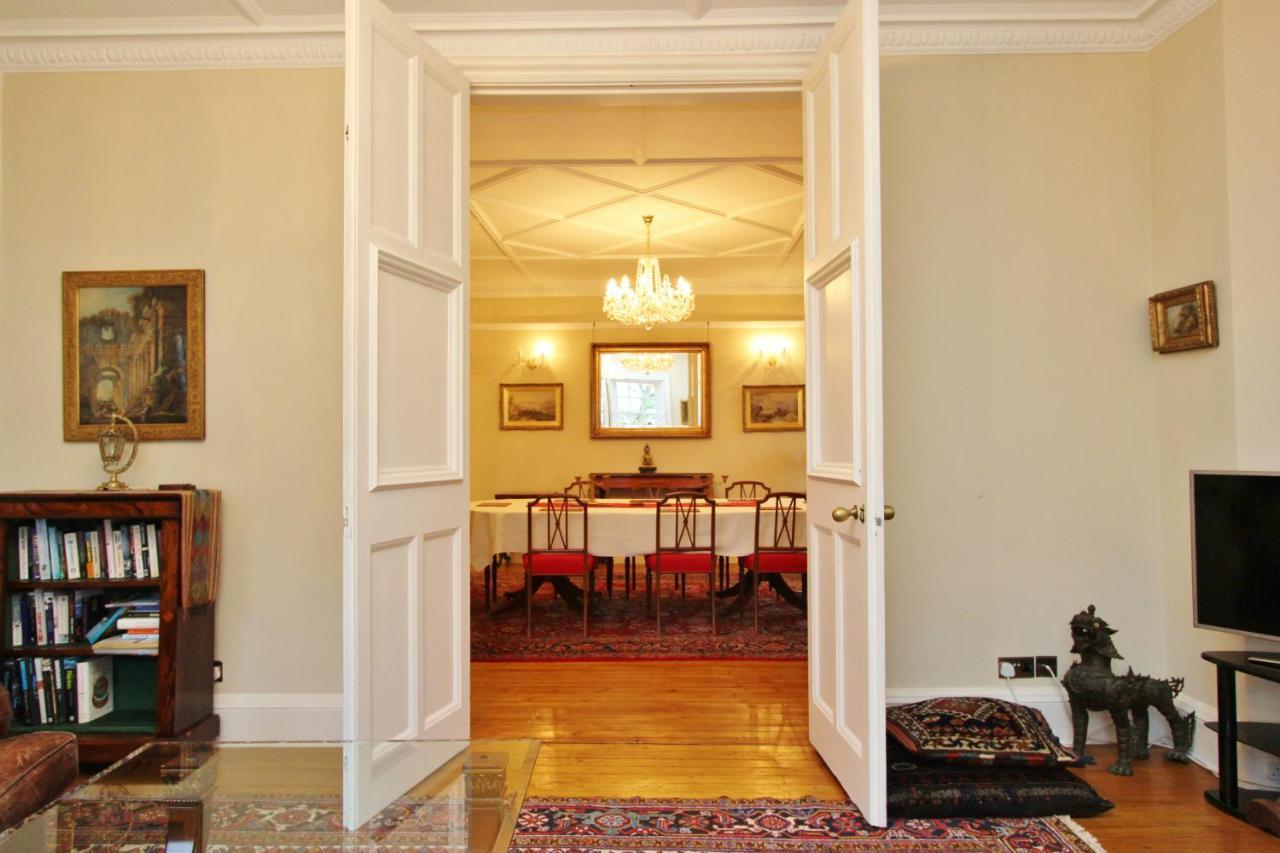 Elegant 3-Bedroom Ramsay Garden Apartment In Edinburgh City Centre Bagian luar foto