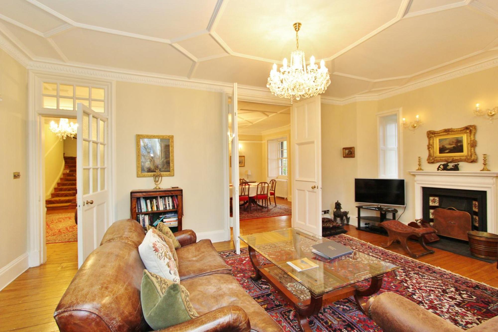 Elegant 3-Bedroom Ramsay Garden Apartment In Edinburgh City Centre Bagian luar foto