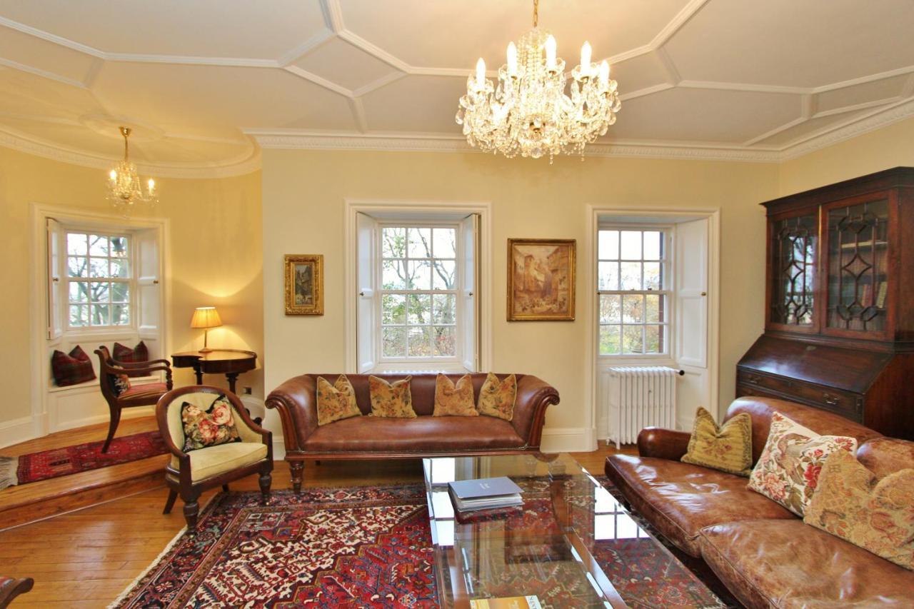 Elegant 3-Bedroom Ramsay Garden Apartment In Edinburgh City Centre Bagian luar foto
