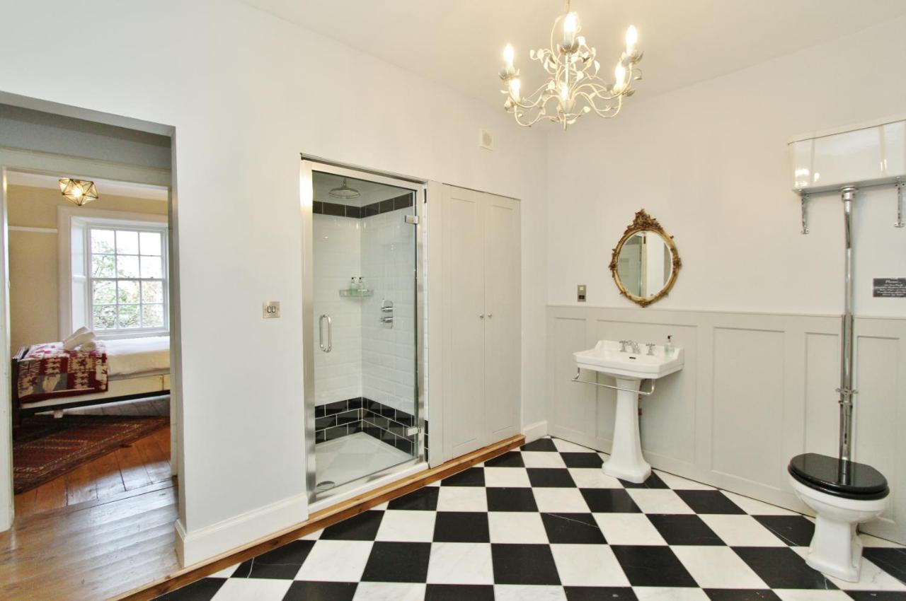 Elegant 3-Bedroom Ramsay Garden Apartment In Edinburgh City Centre Bagian luar foto