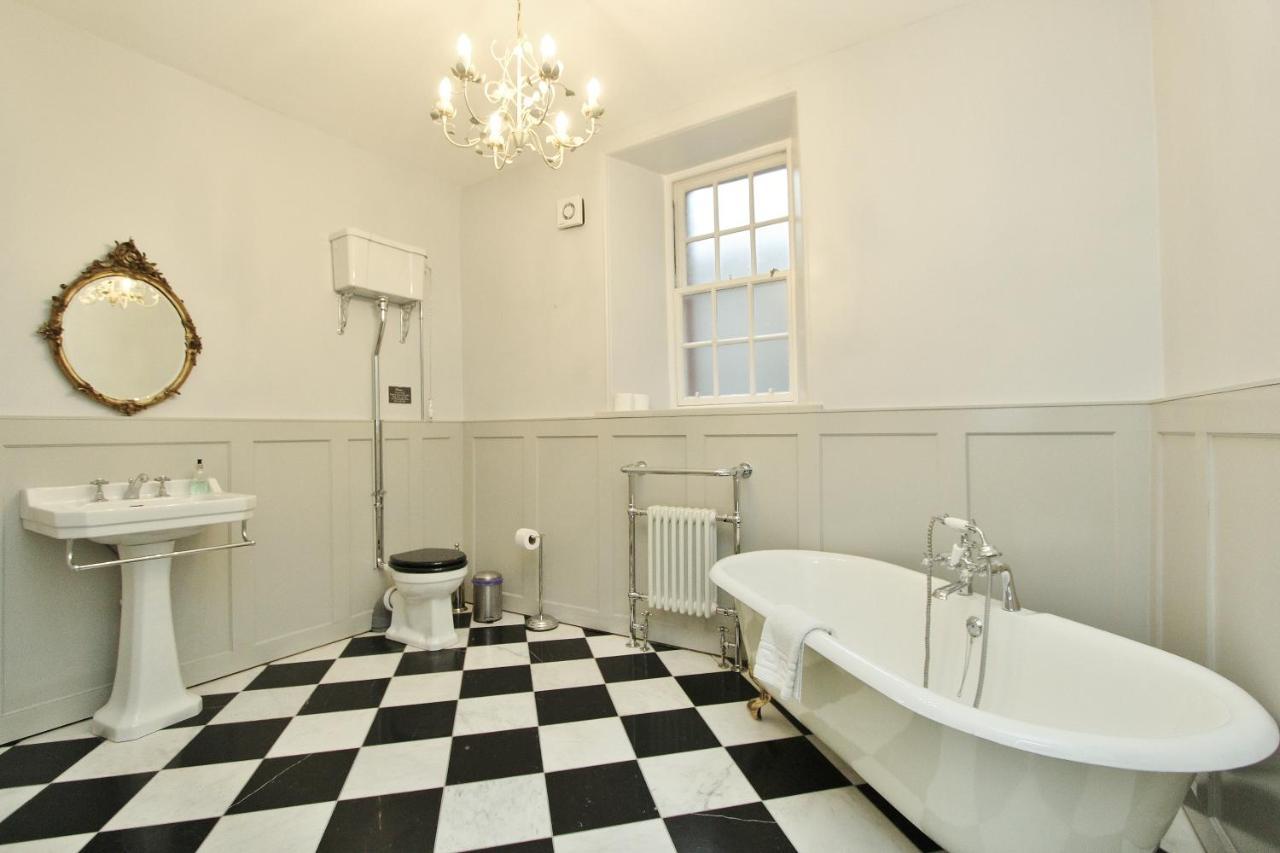 Elegant 3-Bedroom Ramsay Garden Apartment In Edinburgh City Centre Bagian luar foto