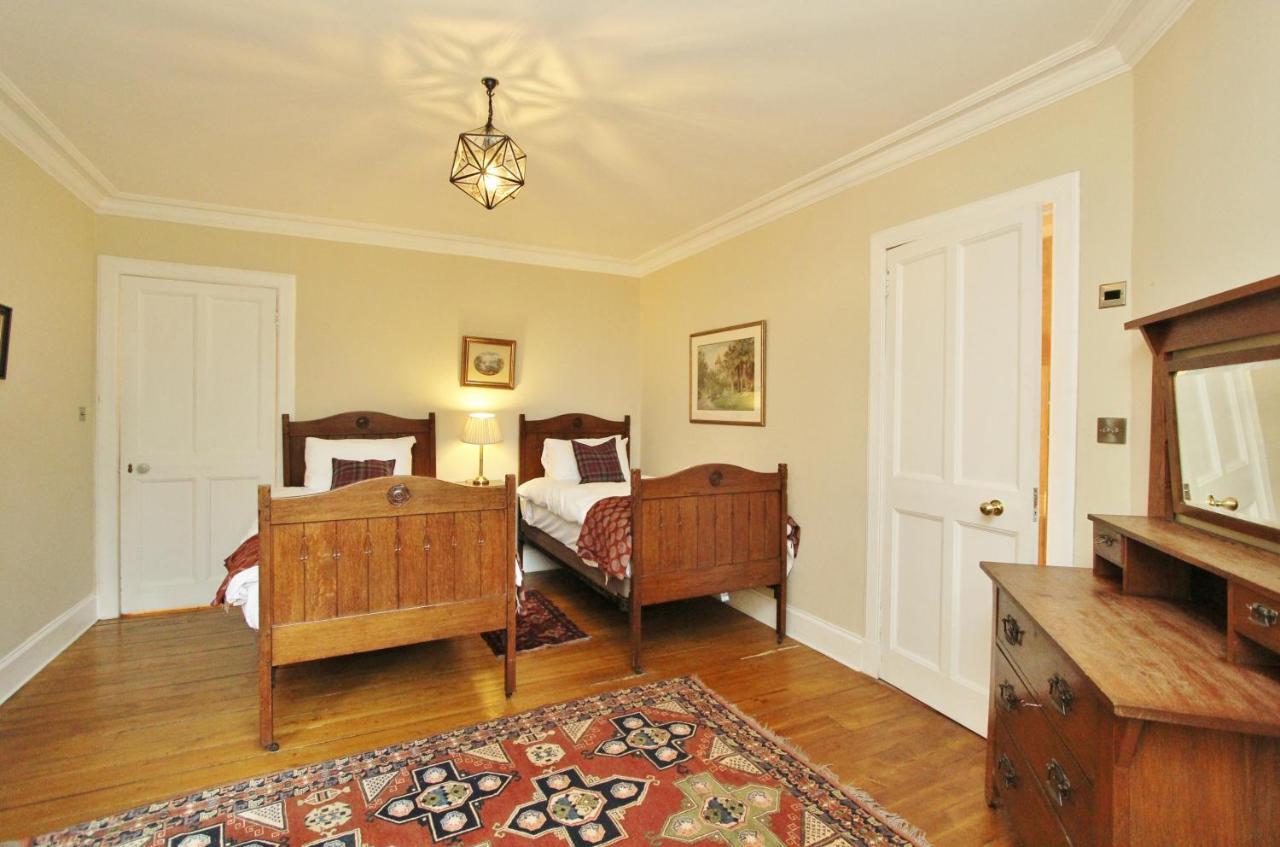 Elegant 3-Bedroom Ramsay Garden Apartment In Edinburgh City Centre Bagian luar foto