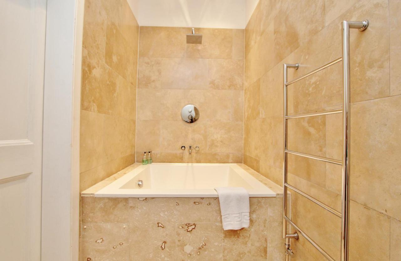 Elegant 3-Bedroom Ramsay Garden Apartment In Edinburgh City Centre Bagian luar foto