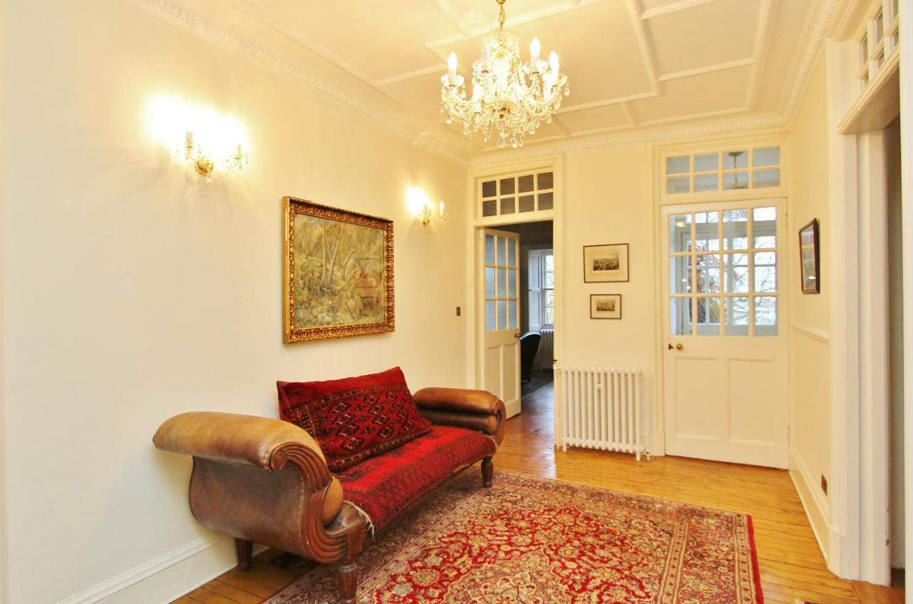 Elegant 3-Bedroom Ramsay Garden Apartment In Edinburgh City Centre Bagian luar foto