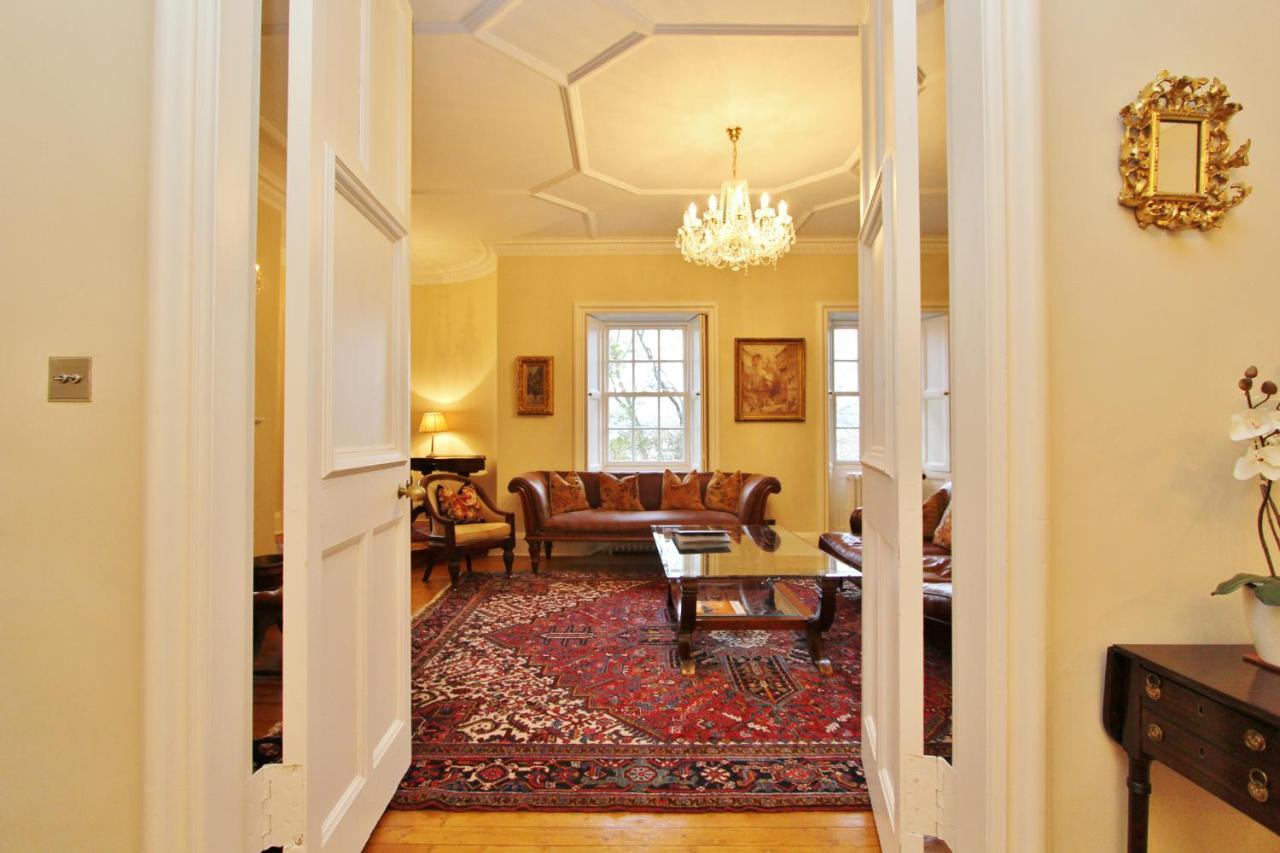 Elegant 3-Bedroom Ramsay Garden Apartment In Edinburgh City Centre Bagian luar foto